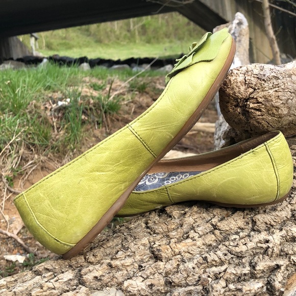 ADORABLE Lime-green Born* flats 🙌🏻 - Picture 2 of 4